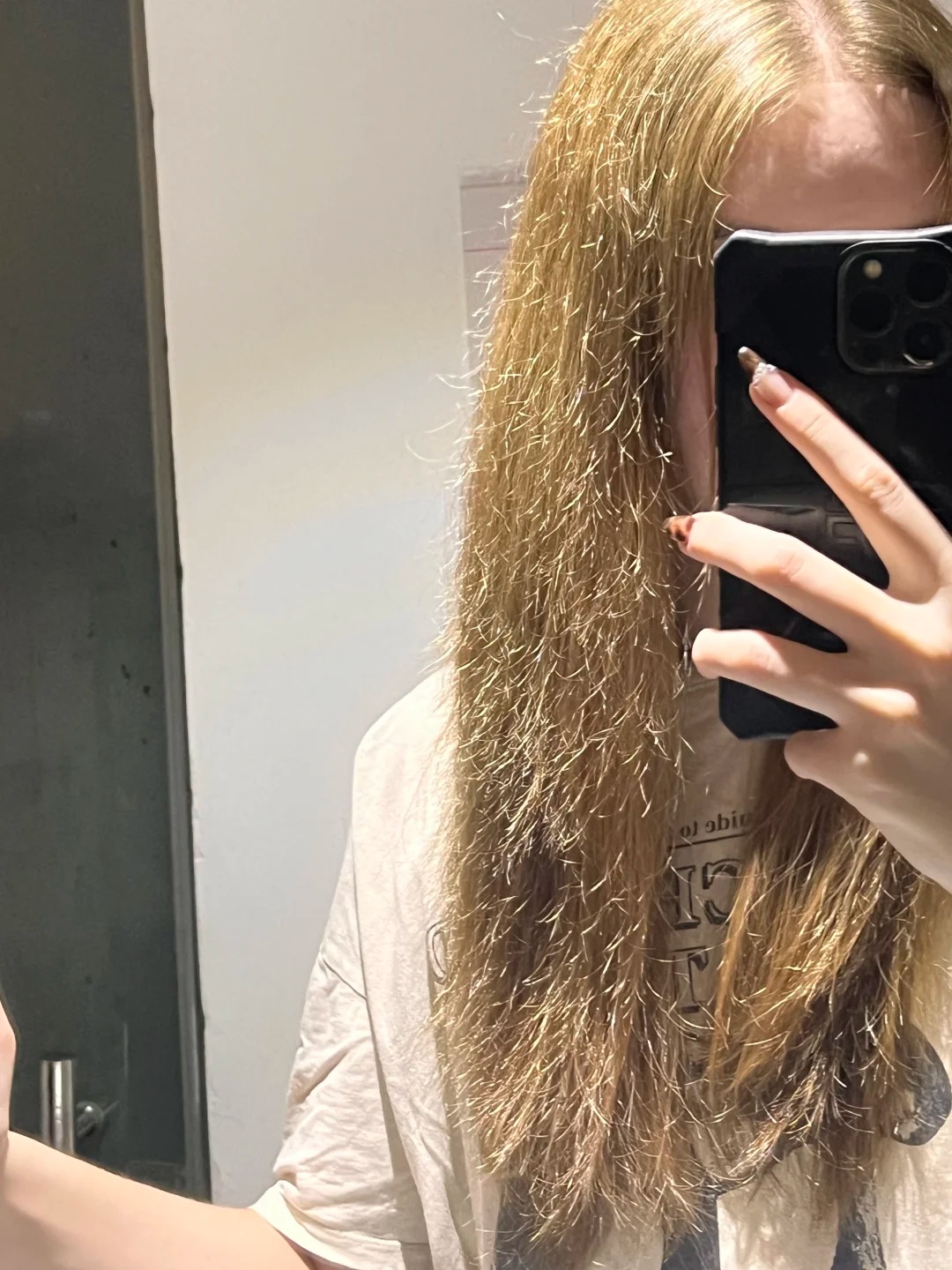 Liệu phần tóc chẻ ngọn có thể tự phục hồi nếu không cắt không?- Ảnh 1. Liệu phần tóc chẻ ngọn có thể tự phục hồi nếu không cắt không?- Ảnh 1.
