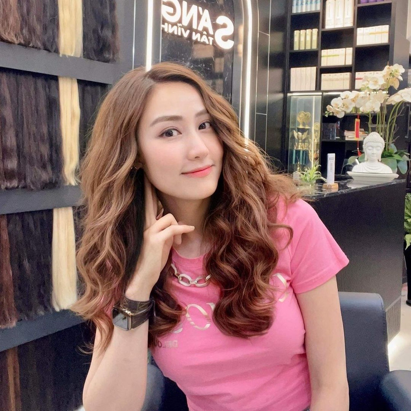 Sao nữ Vbiz từ bỏ hào quang, sống kín tiếng sau khi lấy chồng đại gia, tuổi 40 vẫn có nhan sắc trẻ đẹp lạ lùng
- Ảnh 4. Sao nữ Vbiz từ bỏ hào quang, sống kín tiếng sau khi lấy chồng đại gia, tuổi 40 vẫn có nhan sắc trẻ đẹp lạ lùng
- Ảnh 4.