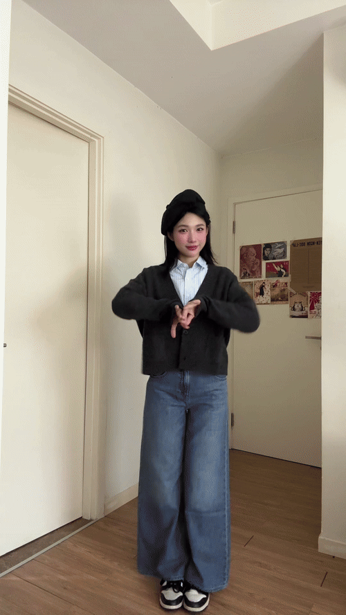 Đây xứng đáng là chiếc áo len “must-have” trong tủ đồ của hội trai xinh gái đẹp- Ảnh 7. Đây xứng đáng là chiếc áo len “must-have” trong tủ đồ của hội trai xinh gái đẹp- Ảnh 7.