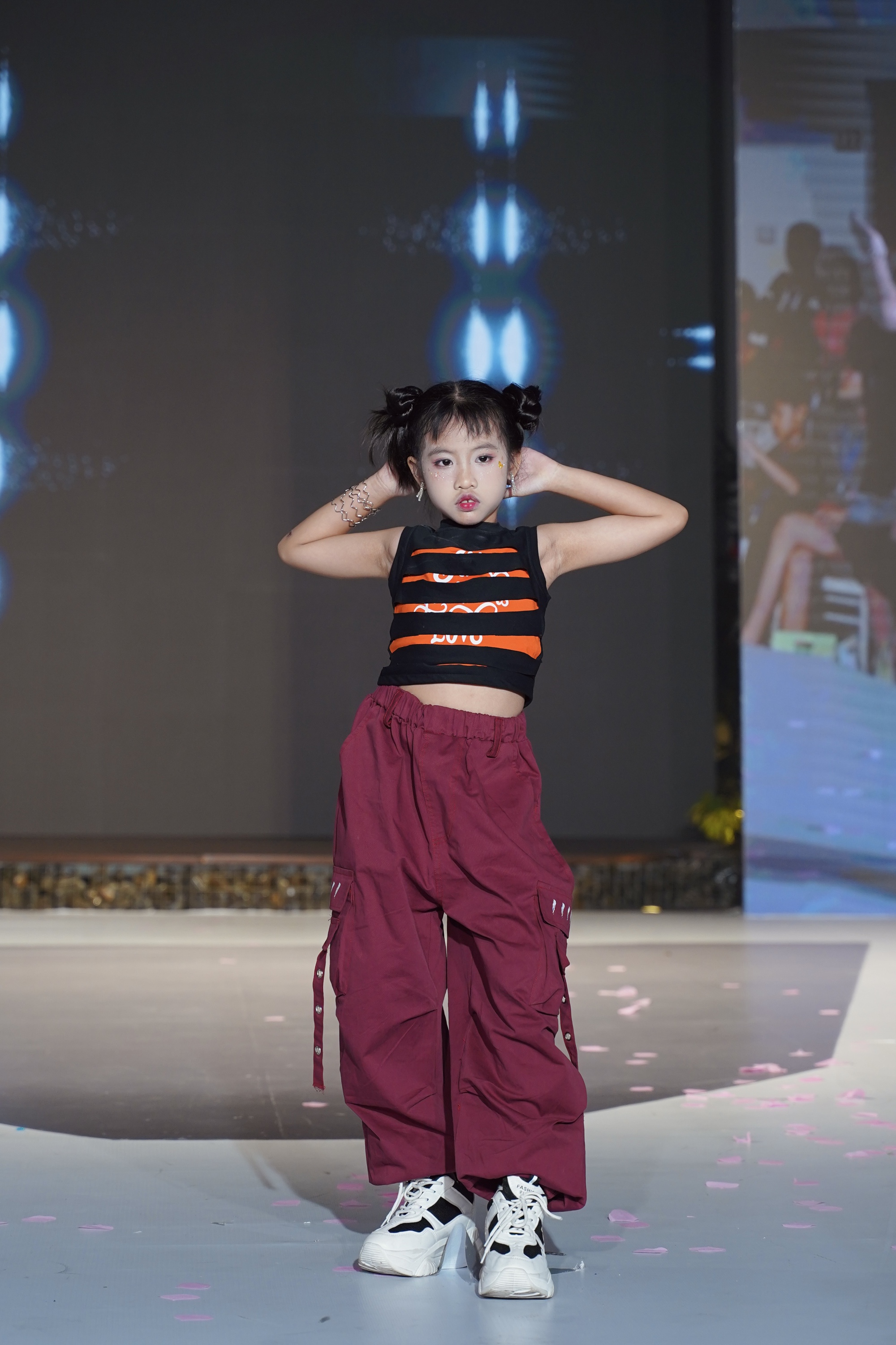 “Em Bé Chất” Xệ Xệ làm vedette, khuấy động sàn diễn thời trang nhí- Ảnh 7.