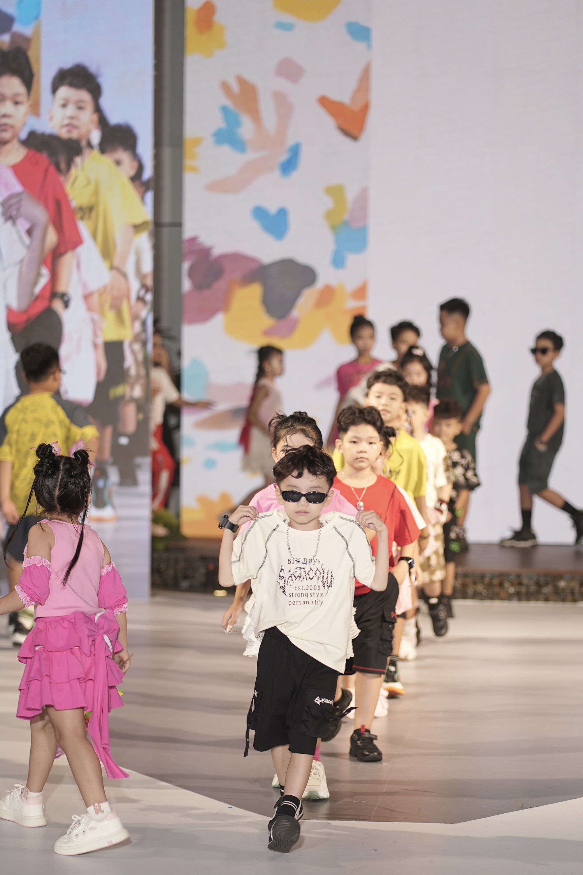 “Em Bé Chất” Xệ Xệ làm vedette, khuấy động sàn diễn thời trang nhí- Ảnh 11.