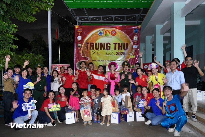 Vinamilk thắp sáng mùa Trăng, gửi trọn yêu thương đến trẻ em Việt- Ảnh 3. Vinamilk thắp sáng mùa Trăng, gửi trọn yêu thương đến trẻ em Việt- Ảnh 3.