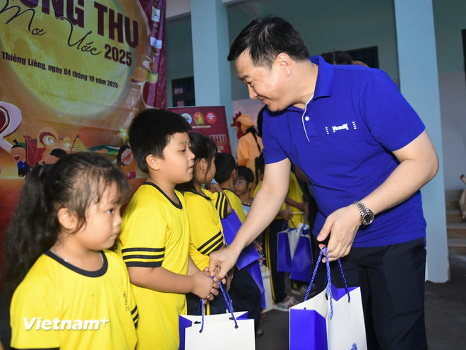 Vinamilk thắp sáng mùa Trăng, gửi trọn yêu thương đến trẻ em Việt- Ảnh 4. Vinamilk thắp sáng mùa Trăng, gửi trọn yêu thương đến trẻ em Việt- Ảnh 4.