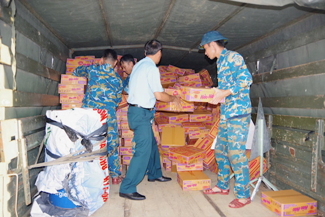 Sư đoàn Không quân 372 hướng về nhân dân vùng lũ miền Bắc- Ảnh 3.