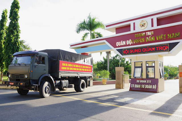 Sư đoàn Không quân 372 hướng về nhân dân vùng lũ miền Bắc- Ảnh 4.