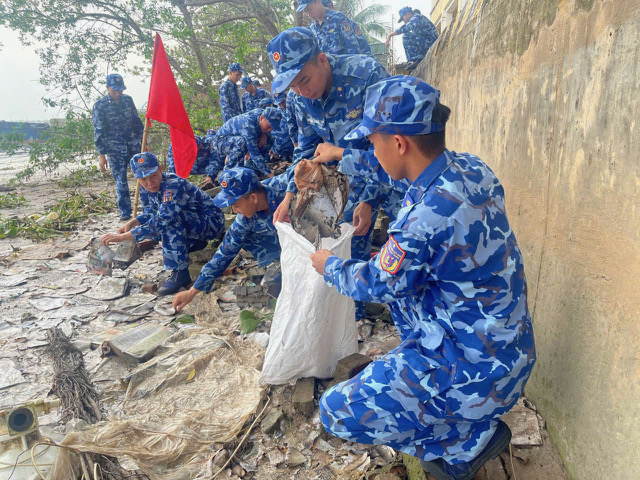 Tuổi trẻ Hải đoàn 11 sôi nổi thi đua chào mừng Đại hội Đoàn cơ sở nhiệm kỳ 2025–2030- Ảnh 4. Tuổi trẻ Hải đoàn 11 sôi nổi thi đua chào mừng Đại hội Đoàn cơ sở nhiệm kỳ 2025–2030- Ảnh 4.