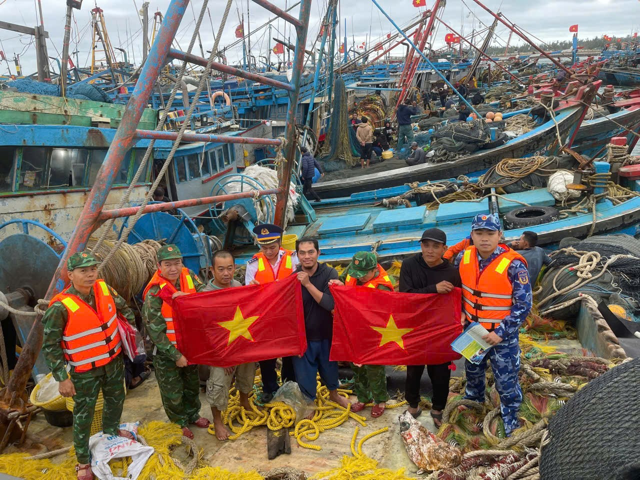 Tích cực đẩy mạnh tuyên truyền chống khai thác hải sản bất hợp pháp (IUU)- Ảnh 1.