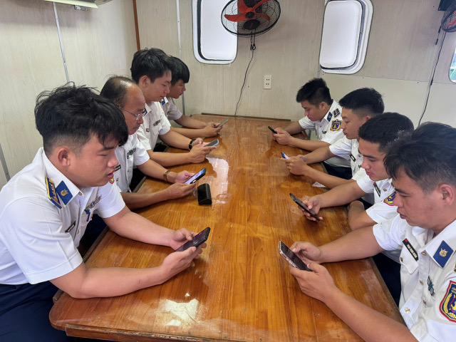 BTL V&ugrave;ng Cảnh s&aacute;t biển 4 t&iacute;ch cực hưởng ứng Ng&agrave;y ph&aacute;p luật Việt Nam gắn với ứng dụng chuyển đổi số

- Ảnh 2.