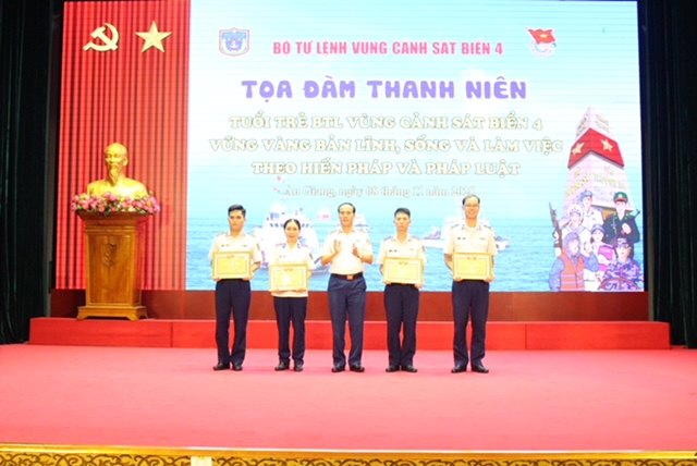 BTL V&ugrave;ng Cảnh s&aacute;t biển 4 t&iacute;ch cực hưởng ứng Ng&agrave;y ph&aacute;p luật Việt Nam gắn với ứng dụng chuyển đổi số

- Ảnh 4.