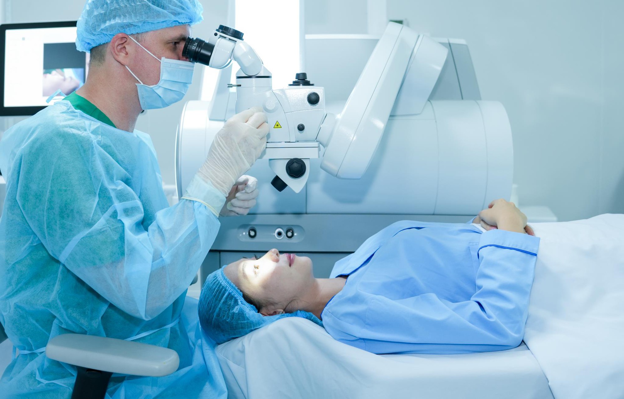 Muốn mổ cận nhưng sợ đau, sợ lâu, sợ mất nhiều thời gian hồi phục? Đó là do bạn chưa biết tới phương pháp này- Ảnh 1.