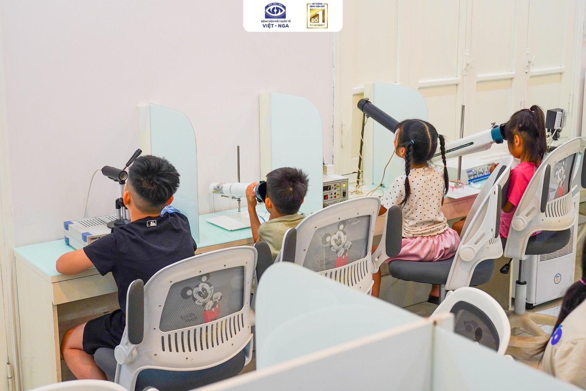 Muốn mổ cận nhưng sợ đau, sợ lâu, sợ mất nhiều thời gian hồi phục? Đó là do bạn chưa biết tới phương pháp này- Ảnh 2.