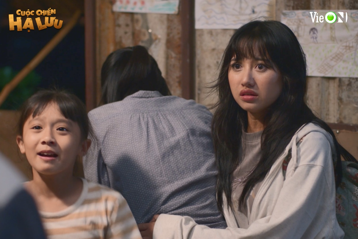 “Cuộc Chiến Hạ Lưu” đạt 100 triệu view: Thái Hòa tát thật khiến Lê Phương tỉnh ngủ- Ảnh 3. “Cuộc Chiến Hạ Lưu” đạt 100 triệu view: Thái Hòa tát thật khiến Lê Phương tỉnh ngủ- Ảnh 3.