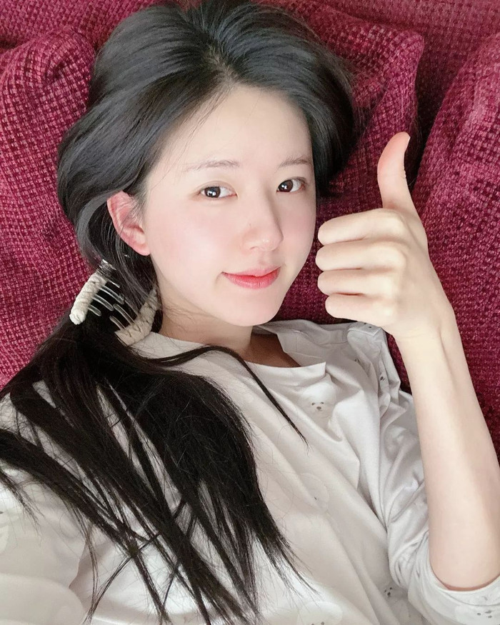 5 bí quyết chăm da của Triệu Lộ Tư: Làn da căng bóng như gương không phải tự nhiên mà có- Ảnh 1.