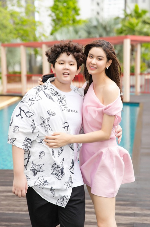 Nữ ca sĩ bị u tuyến gi&aacute;p: U40 xinh đẹp sau 6 năm l&agrave;m mẹ đơn th&acirc;n- Ảnh 2.