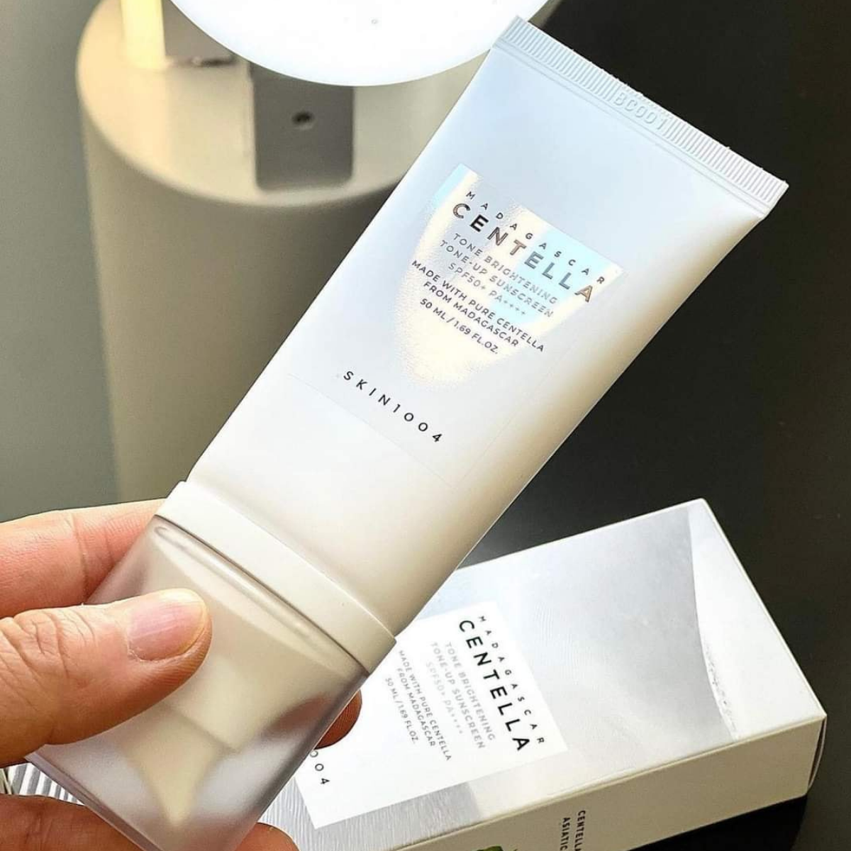 5 kem chống nắng mỏng nhẹ, ghi điểm tuyệt đối vì "thoa 10 giây là đẹp"- Ảnh 3. 5 kem chống nắng mỏng nhẹ, ghi điểm tuyệt đối vì "thoa 10 giây là đẹp"- Ảnh 3.