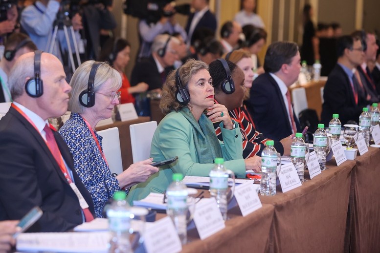 Thủ tướng: Chuyển đổi, tìm kiếm và kiến tạo động lực tăng trưởng mới là khách quan và tất yếu- Ảnh 13.