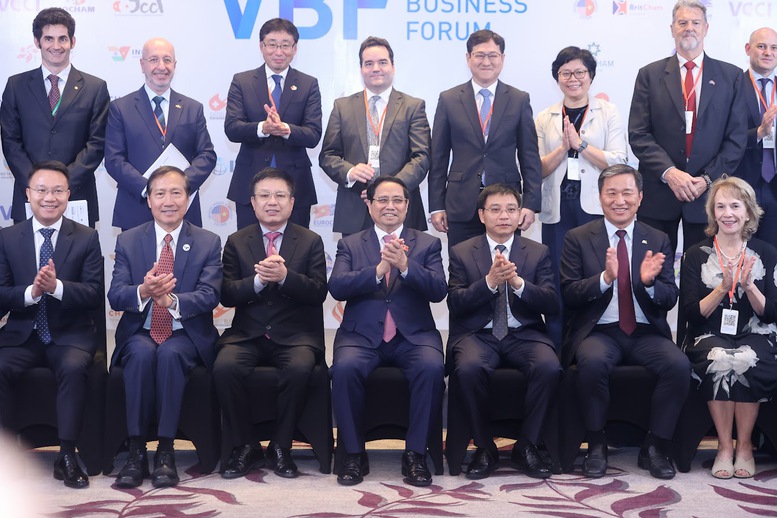 Thủ tướng: Chuyển đổi, tìm kiếm và kiến tạo động lực tăng trưởng mới là khách quan và tất yếu- Ảnh 14.