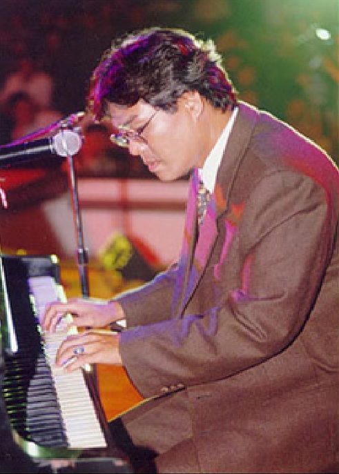 Ông hoàng nhạc nhẹ miền Bắc: Cuộc đời bi kịch, 57 tuổi ra đi trong đau đớn- Ảnh 4. Ông hoàng nhạc nhẹ miền Bắc: Cuộc đời bi kịch, 57 tuổi ra đi trong đau đớn- Ảnh 4.