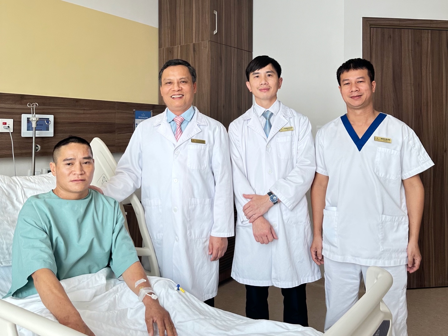 Vinmec cứu sống người đàn ông dân tộc Dao bị vỡ tạng, cận kề cửa tử- Ảnh 1. Vinmec cứu sống người đàn ông dân tộc Dao bị vỡ tạng, cận kề cửa tử- Ảnh 1.