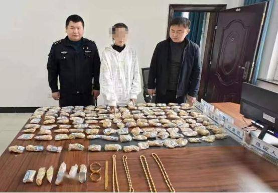 Người phụ nữ vay tiền thế chấp bằng vàng, gom gần 24 tỷ từ người quen- Ảnh 3. Người phụ nữ vay tiền thế chấp bằng vàng, gom gần 24 tỷ từ người quen- Ảnh 3.