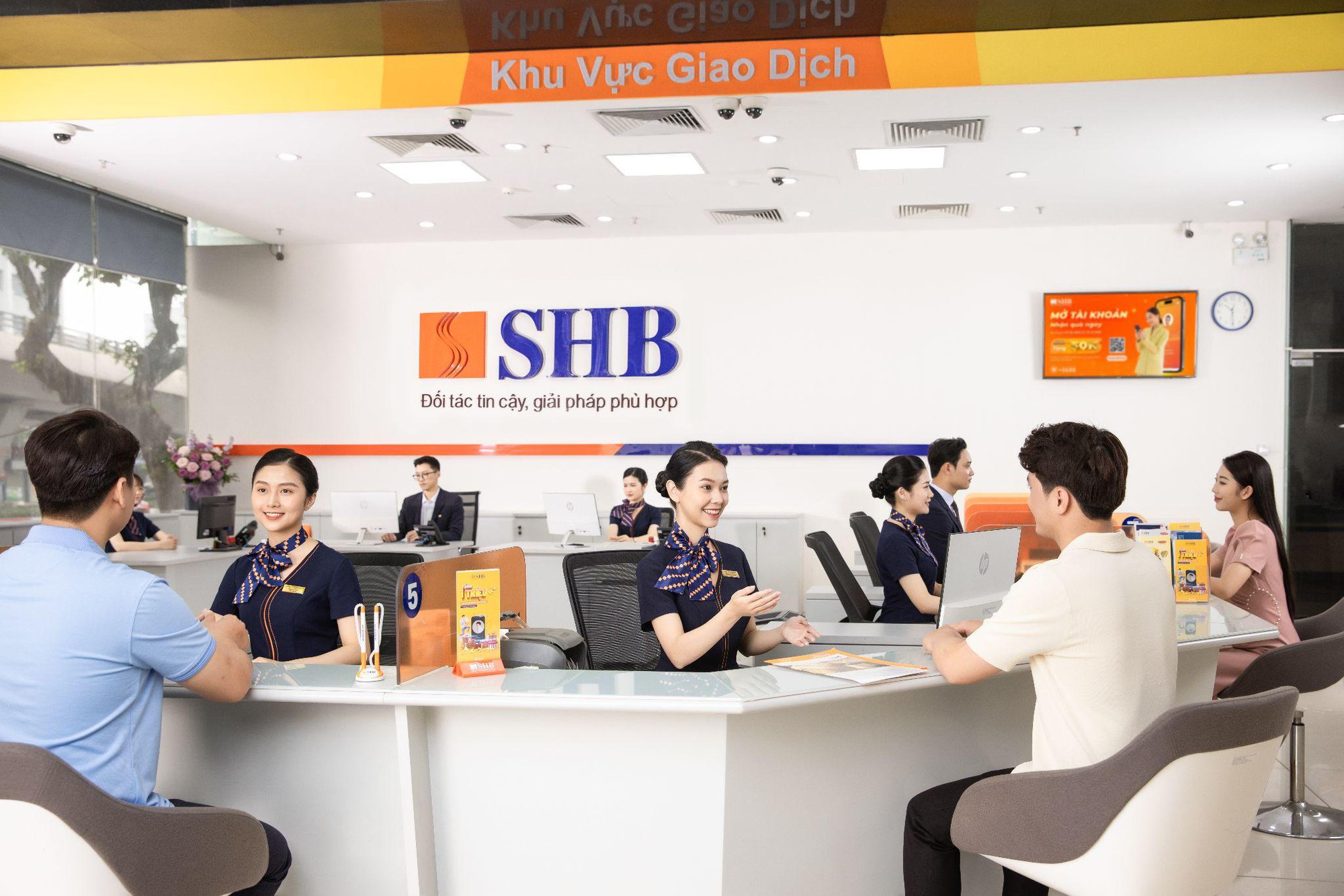 Mừng tuổi 32, SHB gieo hạnh ph&uacute;c với ng&agrave;n ưu đ&atilde;i hấp dẫn cho kh&aacute;ch h&agrave;ng- Ảnh 2.