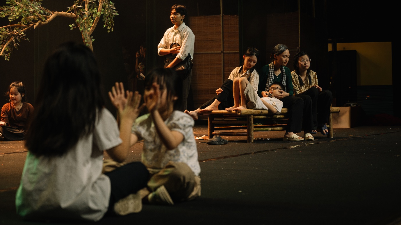 Làn gió trẻ trung trên sân khấu kịch nghệ truyền thống- Ảnh 1.