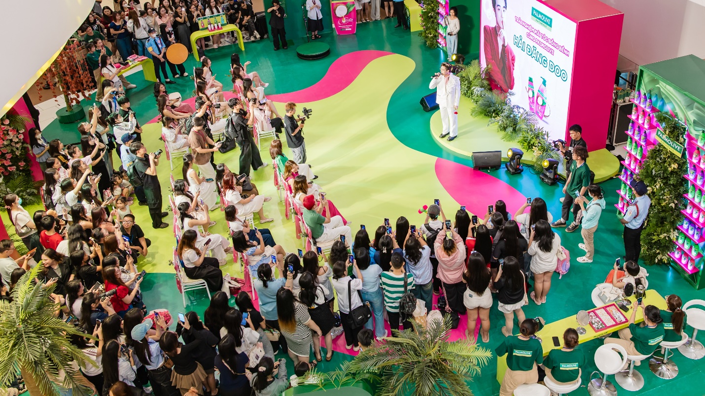 Palmolive mời Gen Z cùng “tắm mình” trong nguồn năng lượng tích cực từ thiên nhiên tại sự kiện “Gỡ rối tâm trí, bung tóc bồng bềnh”!- Ảnh 1.