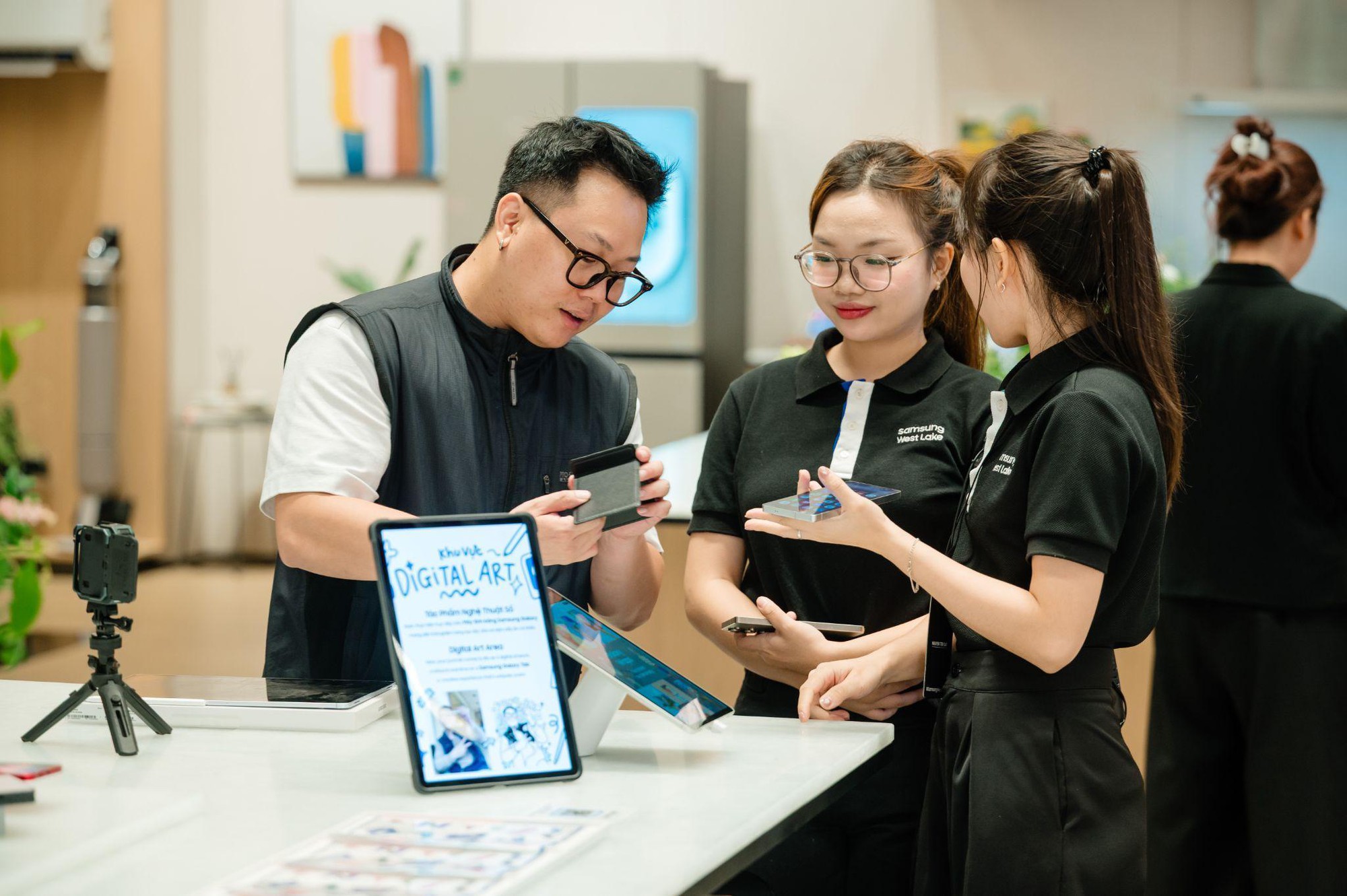 Hành trình 1 năm, dấu ấn công nghệ và phong cách sống mang tên Samsung West Lake- Ảnh 3.