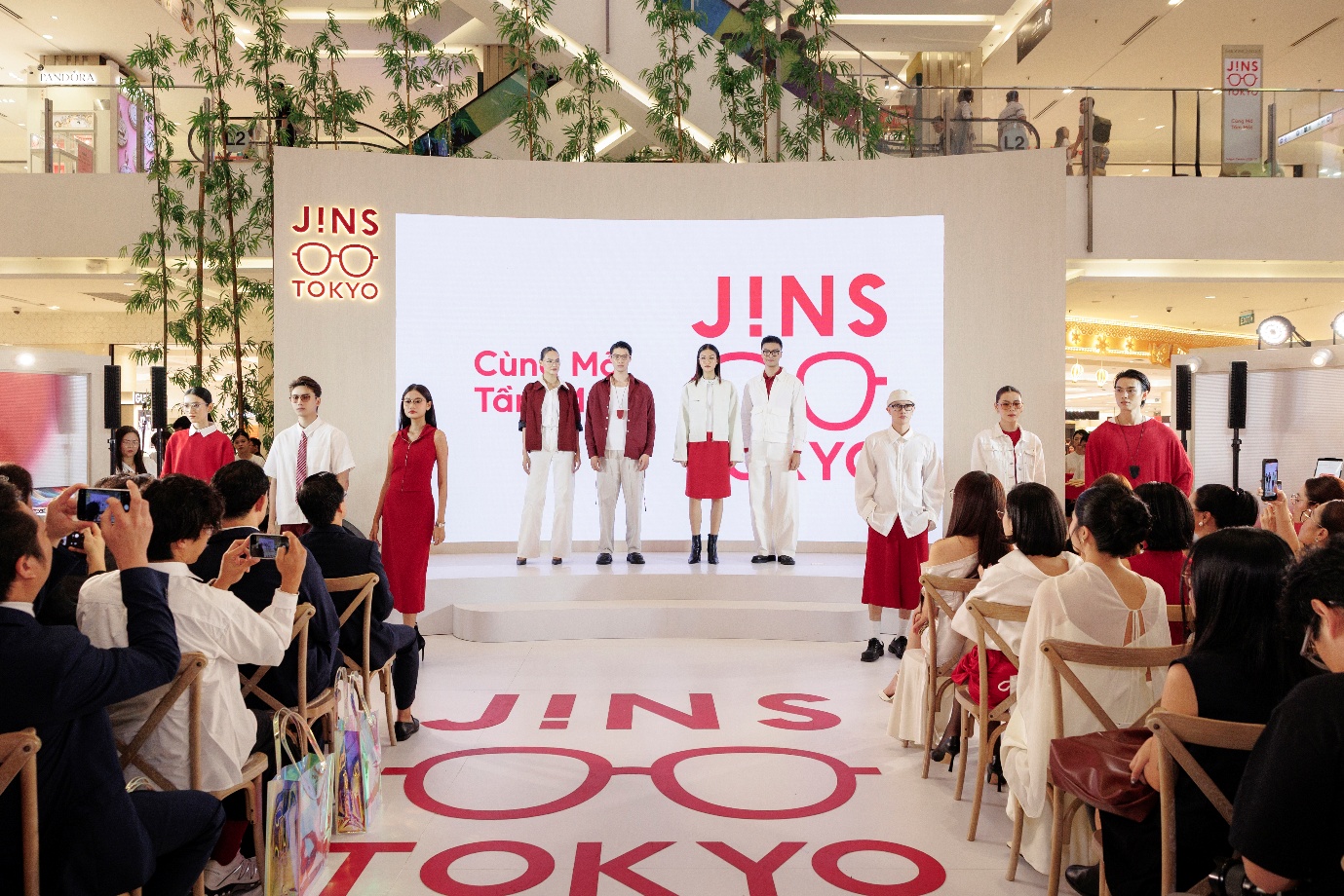 Tại sao kính mắt JINS đang trở thành món “must-have” của những người có gu?- Ảnh 1.