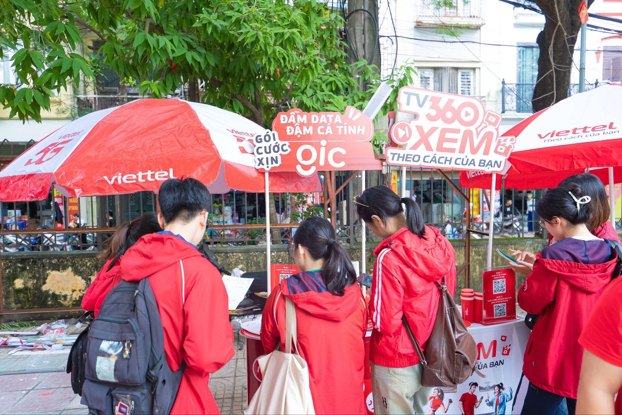 Khán giả “cháy” hết mình tại booth TV360: Vừa cổ vũ, vừa chơi game, lại có quà mang về!- Ảnh 5.