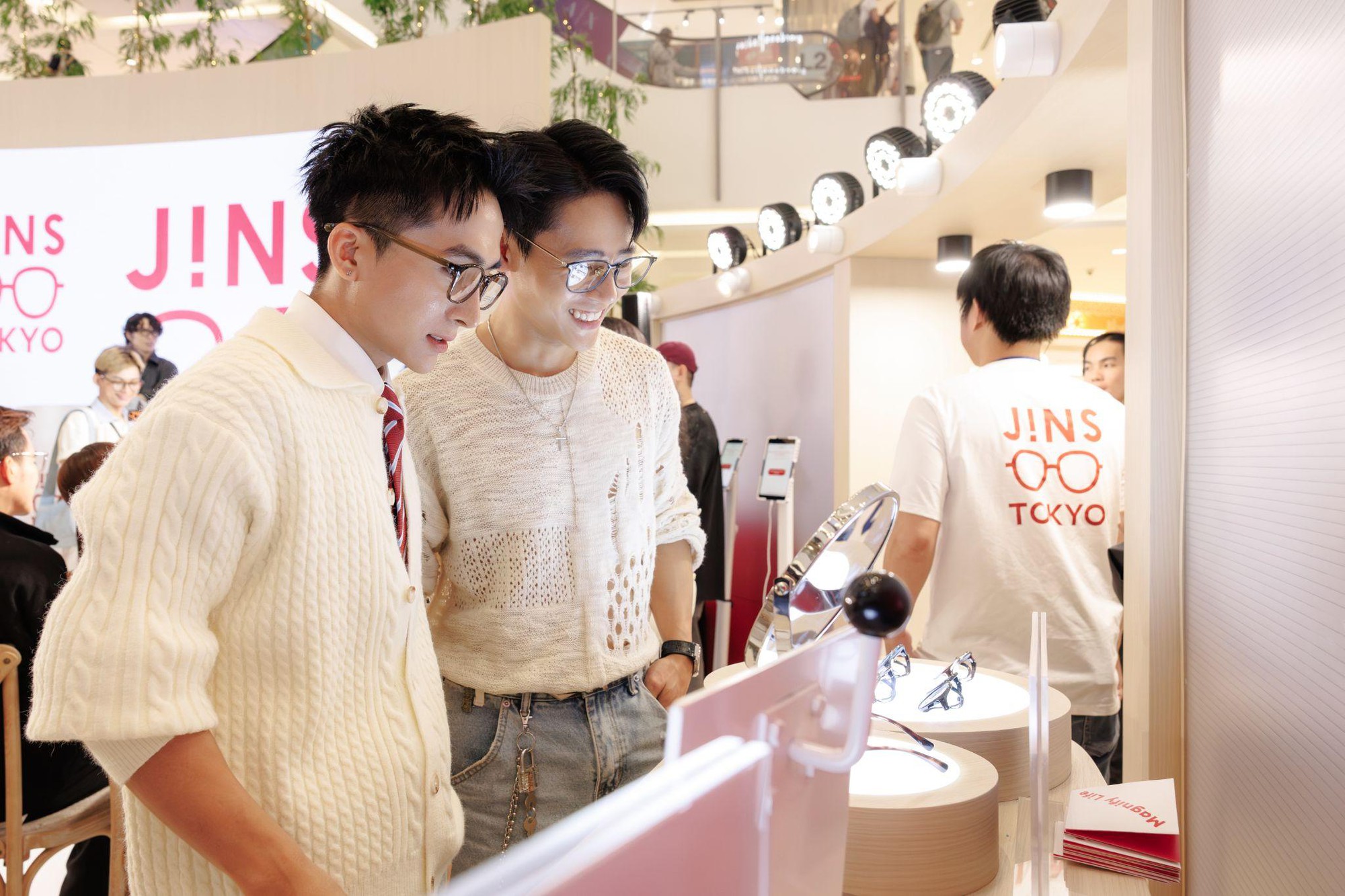 Tại sao kính mắt JINS đang trở thành món “must-have” của những người có gu?- Ảnh 6.