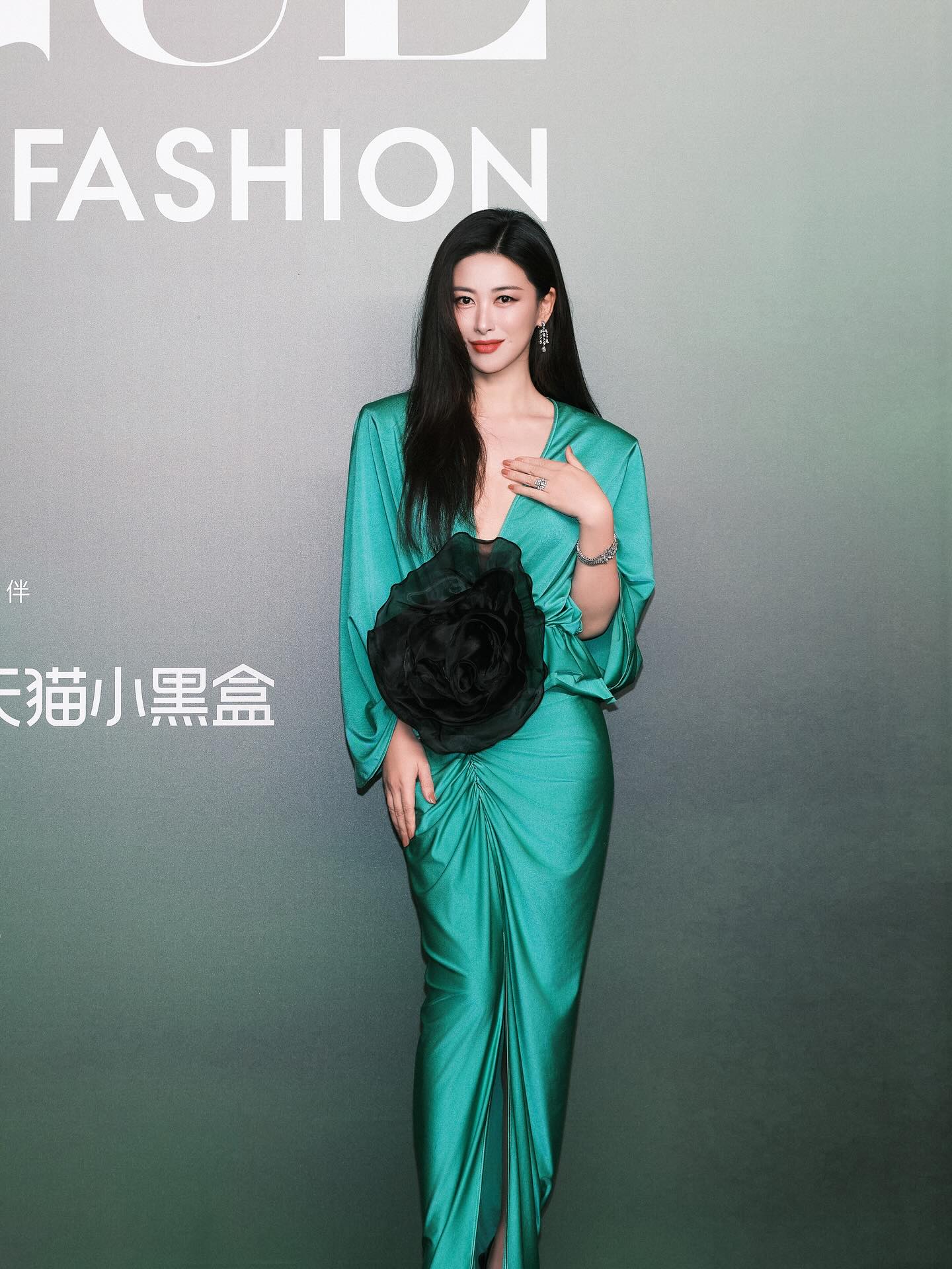 Khung hình "double sang": Vợ tỷ phú đọ sắc cùng mỹ nhân nhà trâm anh thế phiệt- Ảnh 11.