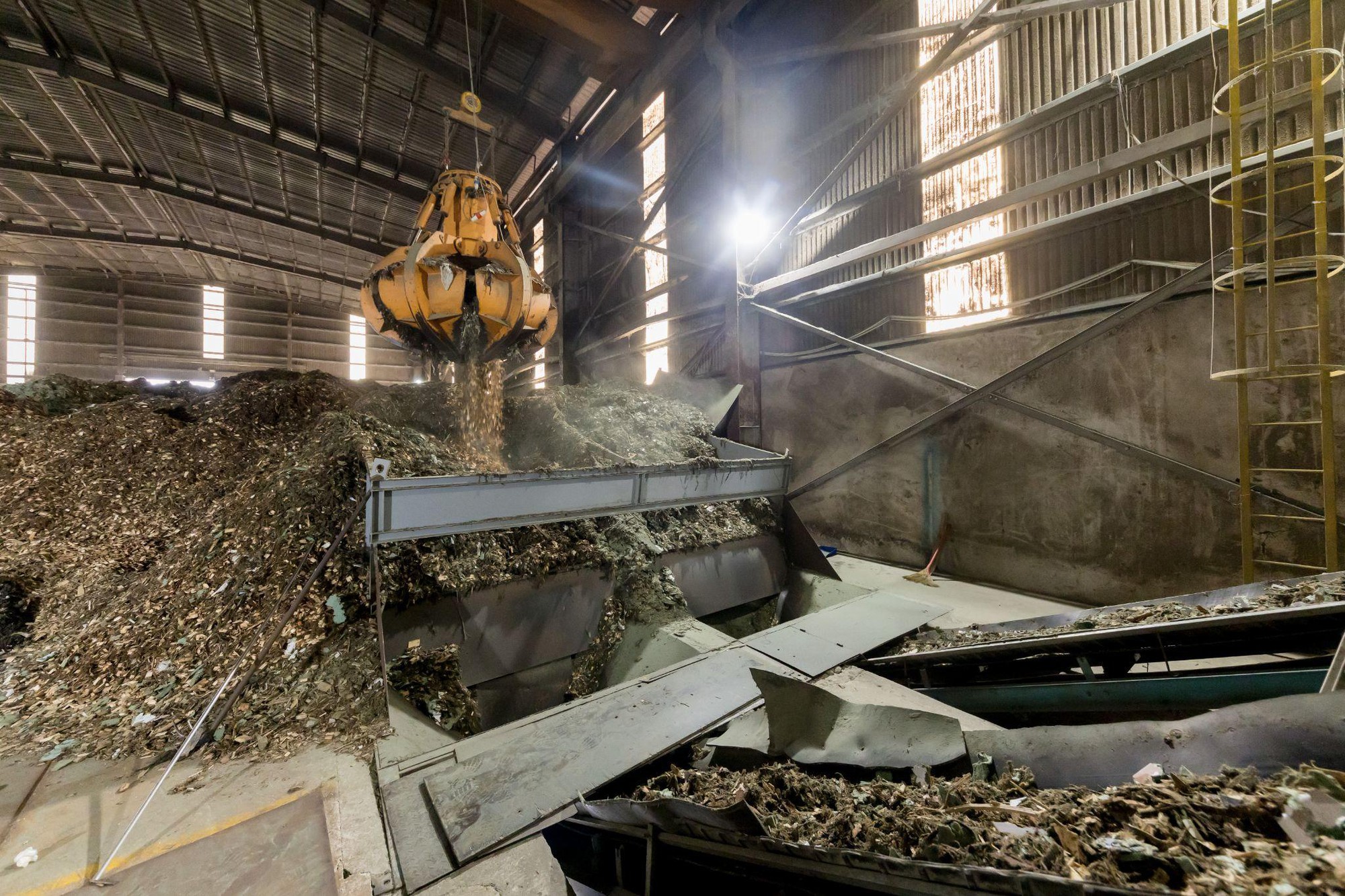 Tưởng đống giấy lộn, ai ngờ lại là "vũ khí" cứu 15,7 triệu cây xanh: Đột nhập nhà máy "hô biến" rác thành tài nguyên tại Thanh Hóa!- Ảnh 20.