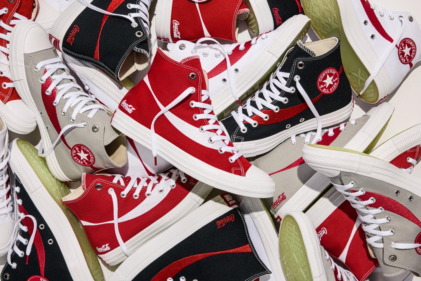 B&ugrave;ng nổ trở lại: Coca-Cola v&agrave; Converse t&aacute;i hợp, Gen Z &ldquo;đứng ngồi kh&ocirc;ng y&ecirc;n&rdquo;- Ảnh 3.