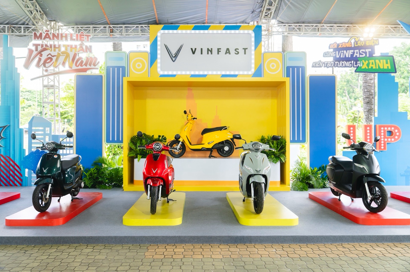 VinFast tặng 27,5 tỷ đồng cho khách hàng mua xe máy điện- Ảnh 1.