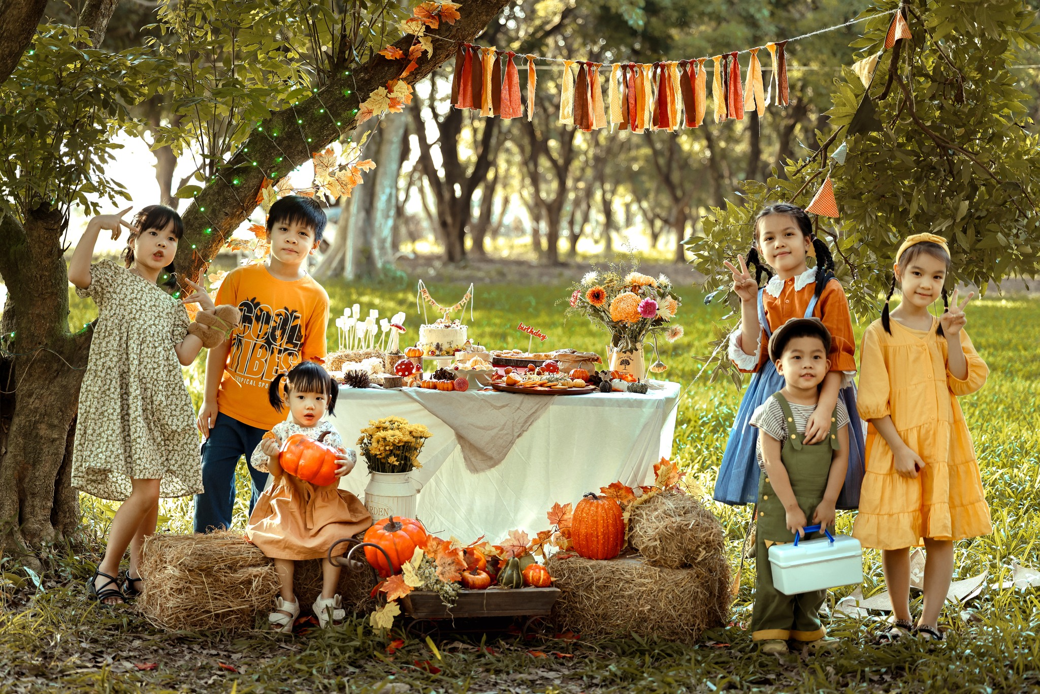 Mẹ biến giấc mơ cổ tích của con trai thành hiện thực với tiệc sinh nhật giữa trời thu Hà Nội đẹp đến mê mẩn- Ảnh 2. Mẹ biến giấc mơ cổ tích của con trai thành hiện thực với tiệc sinh nhật giữa trời thu Hà Nội đẹp đến mê mẩn- Ảnh 2.