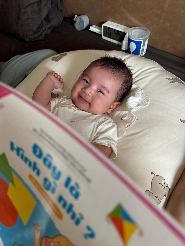 Hành trình nuôi con mát tay của mẹ bỉm Mai Ngọc: Bé Panda cực kỳ Hành trình nuôi con mát tay của mẹ bỉm Mai Ngọc: Bé Panda cực kỳ