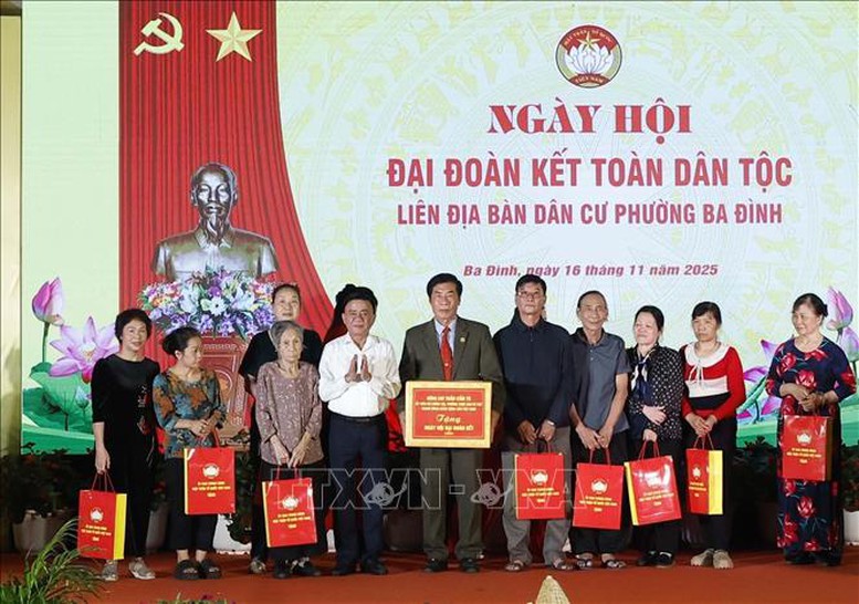 Tổng Bí thư Tô Lâm dự Ngày hội Đại đoàn kết dân tộc tại phường Ba Đình, Hà Nội- Ảnh 6.