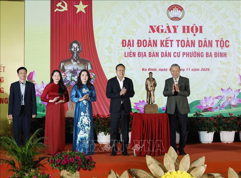 Tổng Bí thư Tô Lâm dự Ngày hội Đại đoàn kết dân tộc tại phường Ba Đình, Hà Nội- Ảnh 1.