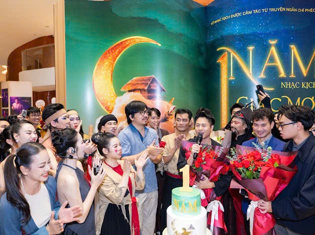 Với thành công của Giấc mơ Chí Phèo, Dương Cầm thật sự chạm vào “Giấc mơ nhạc kịch Việt”- Ảnh 1. Với thành công của Giấc mơ Chí Phèo, Dương Cầm thật sự chạm vào “Giấc mơ nhạc kịch Việt”- Ảnh 1.