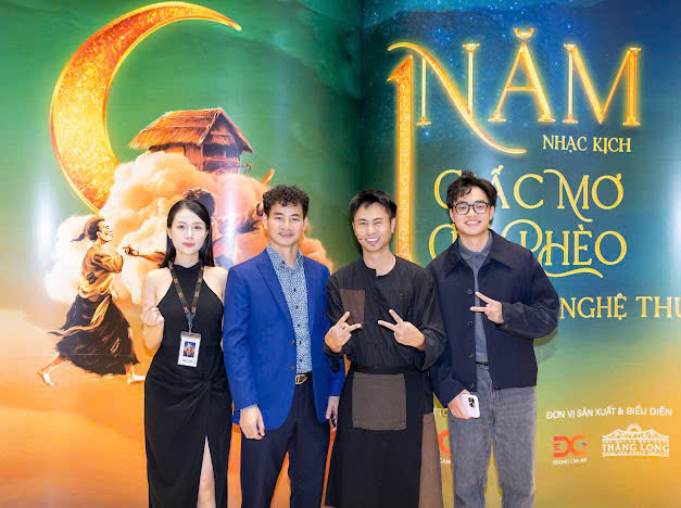 Với thành công của Giấc mơ Chí Phèo, Dương Cầm thật sự chạm vào “Giấc mơ nhạc kịch Việt”- Ảnh 2. Với thành công của Giấc mơ Chí Phèo, Dương Cầm thật sự chạm vào “Giấc mơ nhạc kịch Việt”- Ảnh 2.