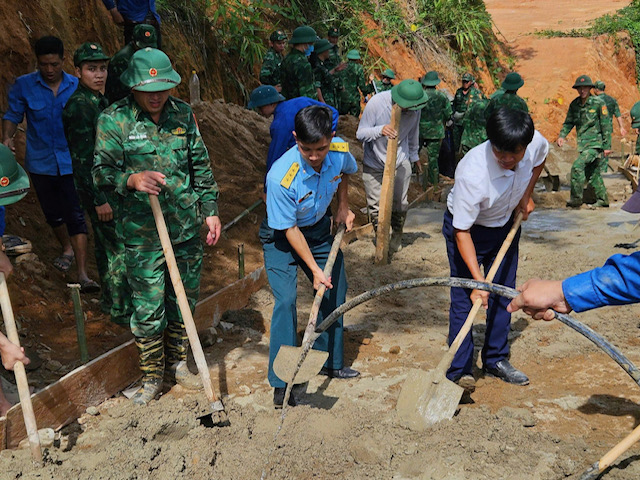 Xây dựng đường nông thôn mới trong hoạt động tình nguyện hè