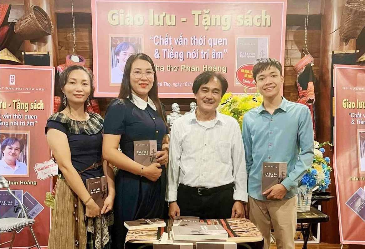 Đất Tổ Phú Thọ nồng ấm “Chất vấn thói quen” của Phan Hoàng- Ảnh 10.