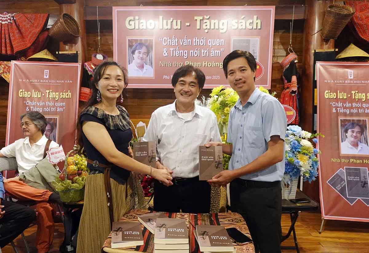 Đất Tổ Phú Thọ nồng ấm “Chất vấn thói quen” của Phan Hoàng- Ảnh 11.