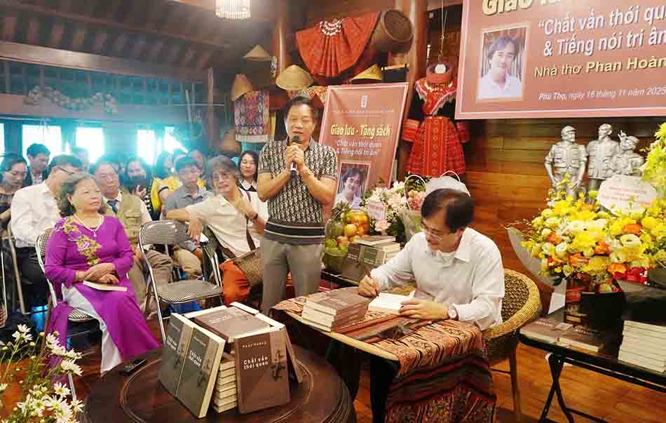 Đất Tổ Phú Thọ nồng ấm “Chất vấn thói quen” của Phan Hoàng- Ảnh 12.