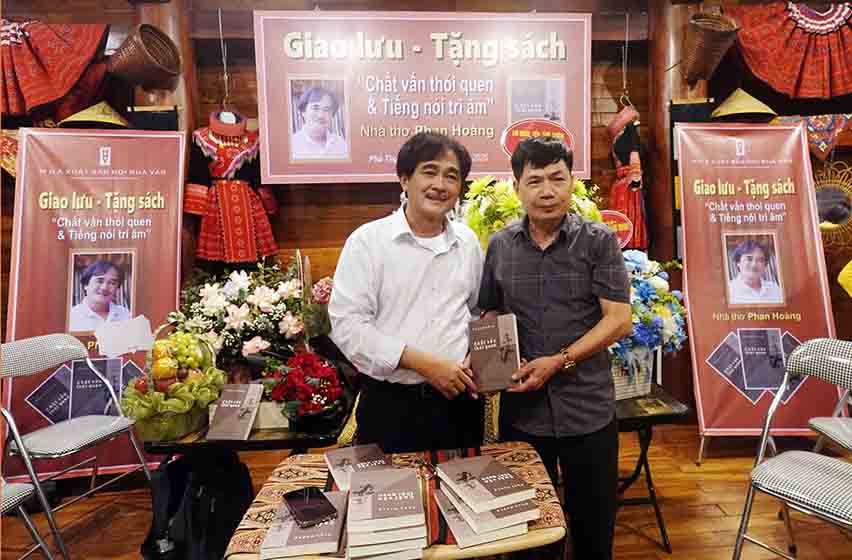 Đất Tổ Phú Thọ nồng ấm “Chất vấn thói quen” của Phan Hoàng- Ảnh 8.