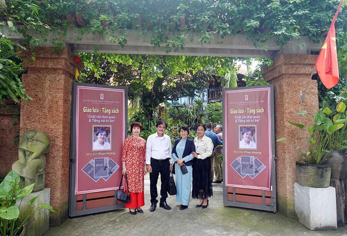 Đất Tổ Phú Thọ nồng ấm “Chất vấn thói quen” của Phan Hoàng- Ảnh 3.