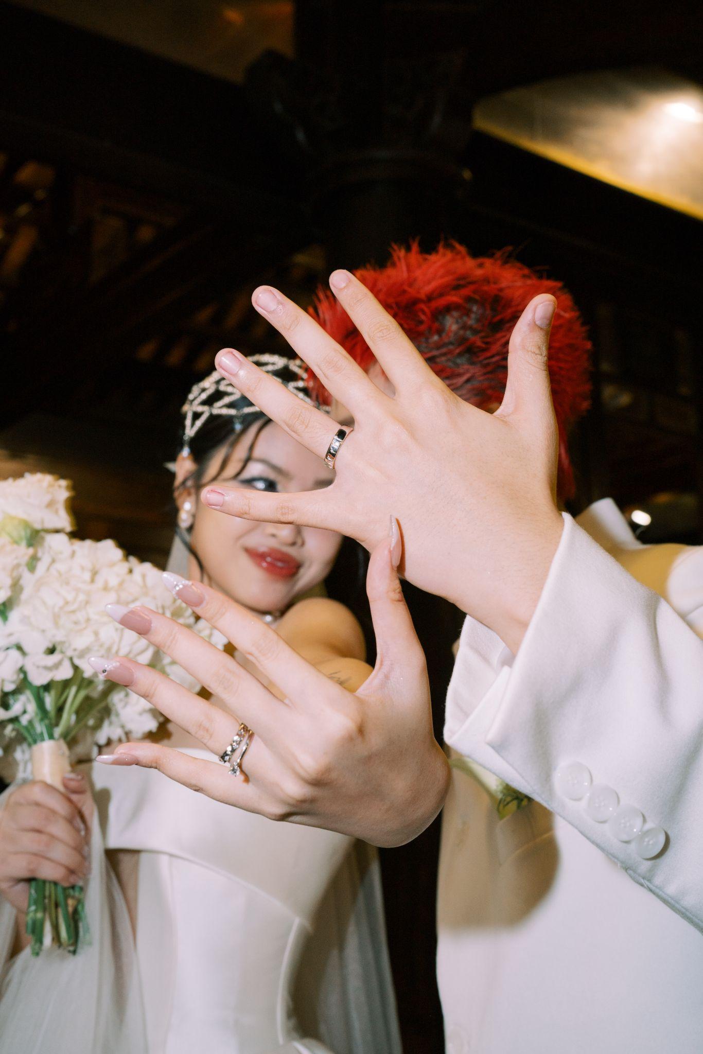 Cửa hàng kim cương mới xuất hiện “chiếm spotlight” ngã sáu Phù Đổng, hóa ra là lựa chọn cho ngày trọng đại của nhiều sao Việt- Ảnh 12.