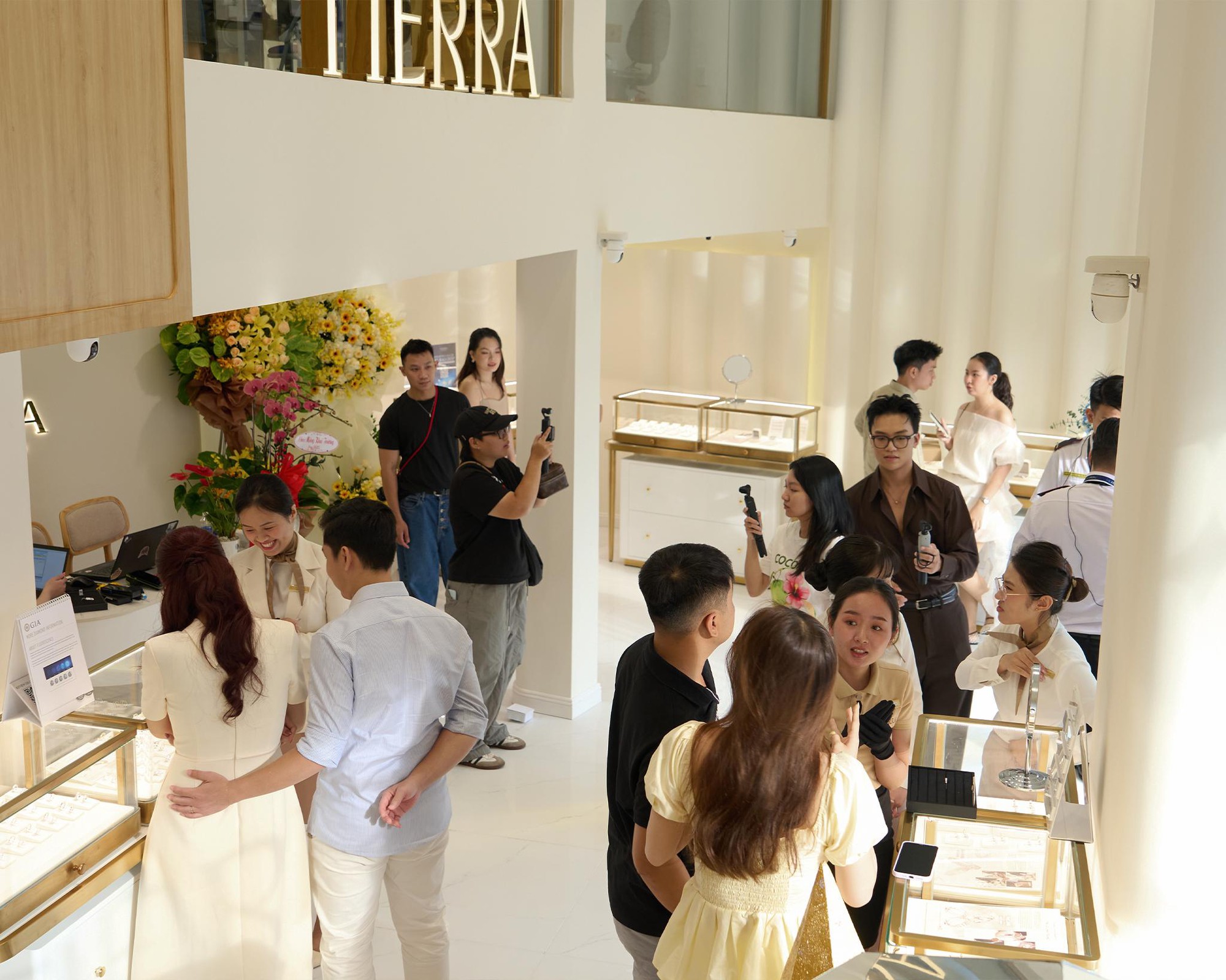 Cửa hàng kim cương mới xuất hiện “chiếm spotlight” ngã sáu Phù Đổng, hóa ra là lựa chọn cho ngày trọng đại của nhiều sao Việt- Ảnh 14.