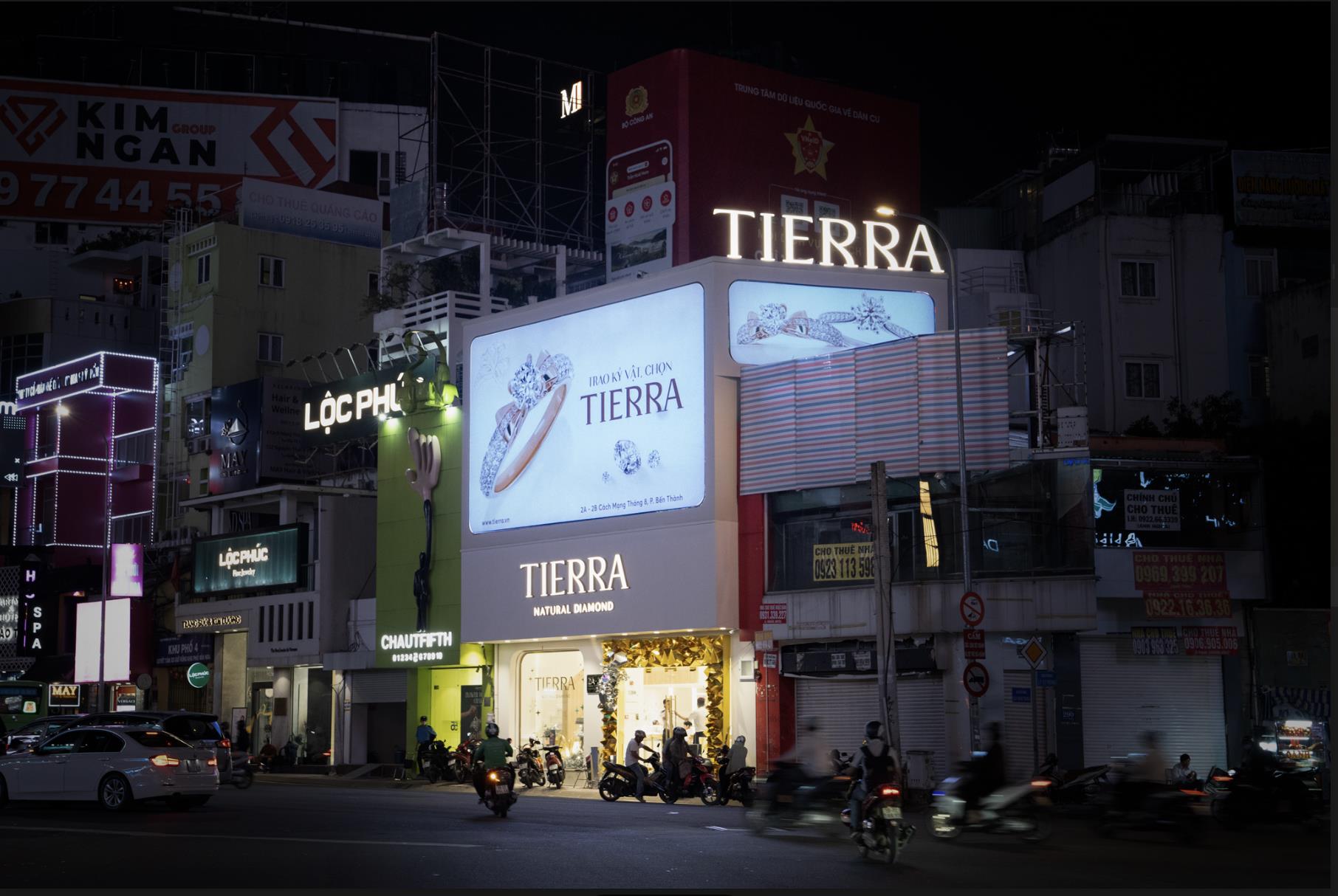 Cửa hàng kim cương mới xuất hiện “chiếm spotlight” ngã sáu Phù Đổng, hóa ra là lựa chọn cho ngày trọng đại của nhiều sao Việt- Ảnh 4.